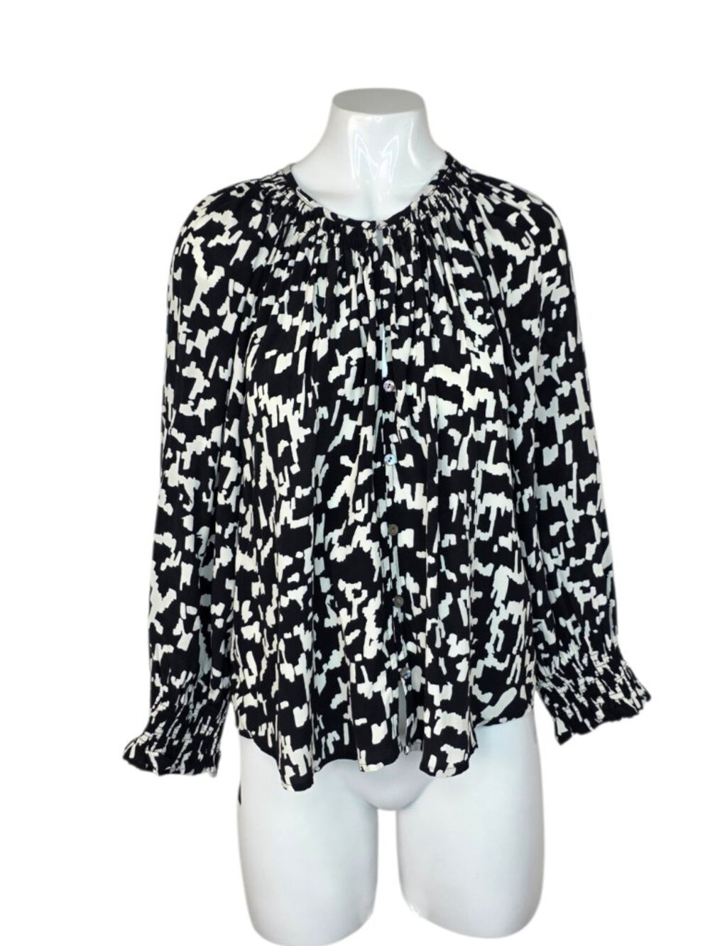 Rails Mariah Ebony Texture, 3/4 Sleeve, Shirred Cuffs, Button Front, Size M